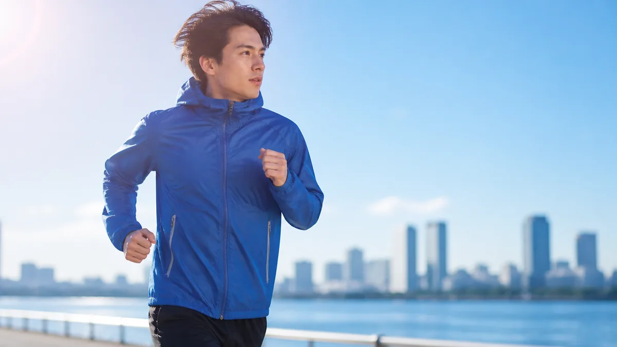 そもそもランニングにウィンドブレーカーは本当に必要?効果と3つの誤解の解説画像